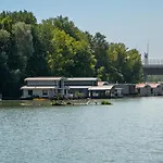 Captains Danube Houseboat - Apartment *