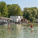 Apartment Captains Danube Houseboat -