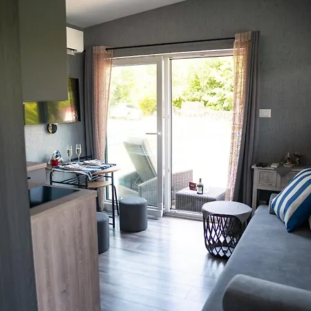 Captains Danube Houseboat - *