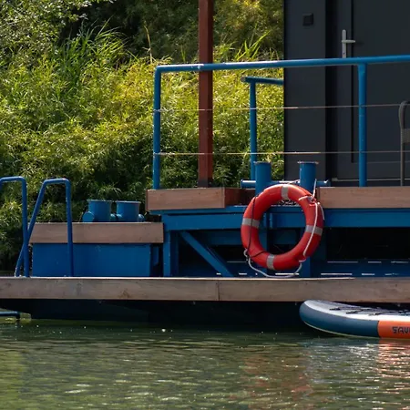 Captains Danube Houseboat - * Pressburg
