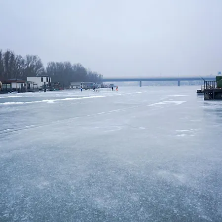 Captains Danube Houseboat - Appartement