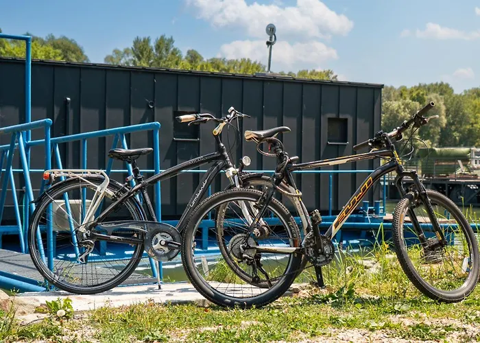 Captains Danube Houseboat - براتسيلافا