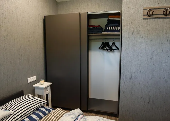 Captains Danube Houseboat - * براتسيلافا