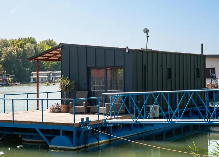 شقة Captains Danube Houseboat -