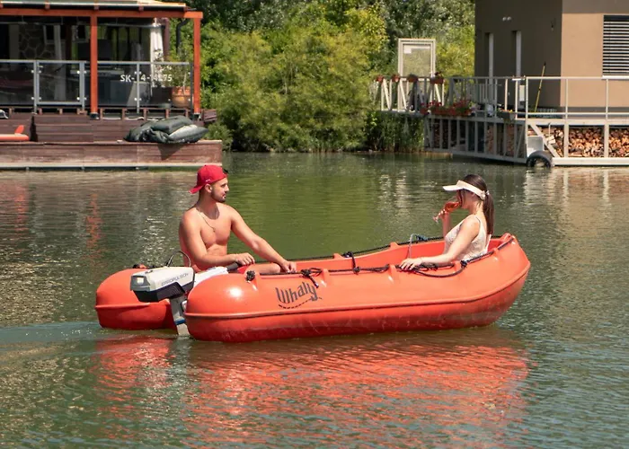 Captains Danube Houseboat - شقة براتسيلافا