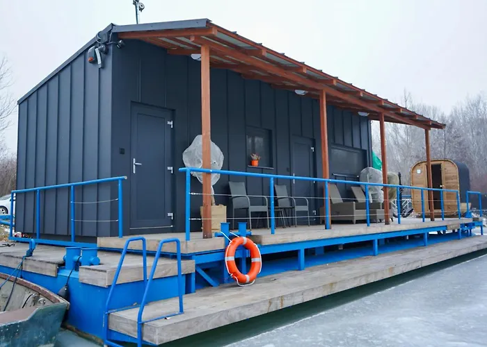 شقة Captains Danube Houseboat - براتسيلافا