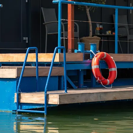 Captains Danube Houseboat - Apartman