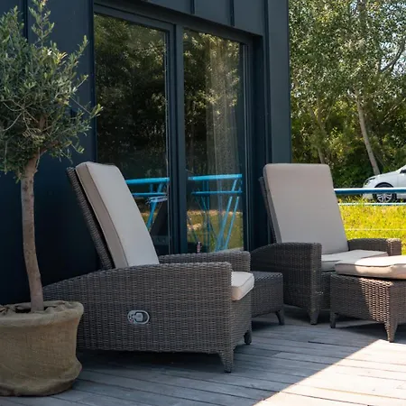 Captains Danube Houseboat - *