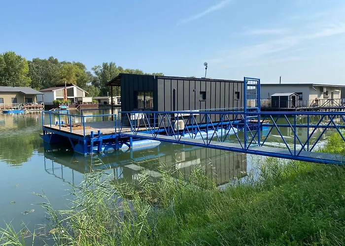 Captains Danube Houseboat - דירה