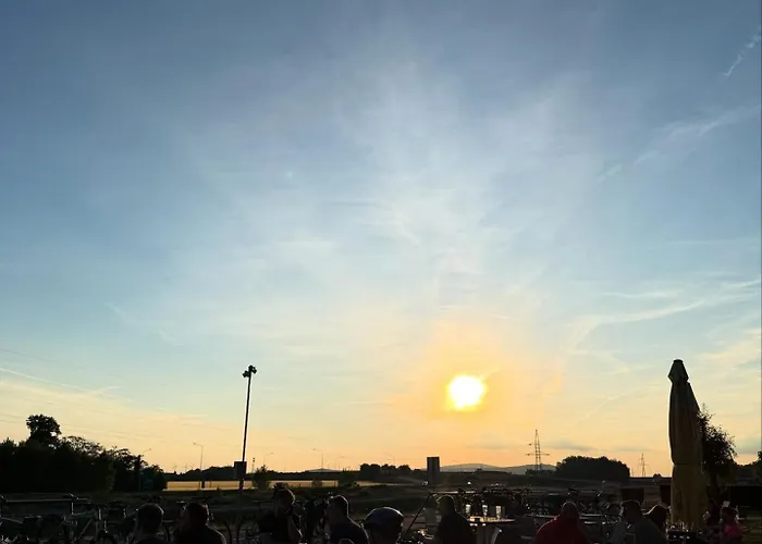 Captains Danube Houseboat - דירה