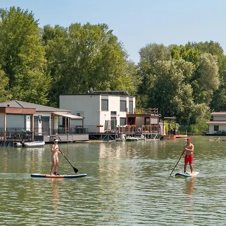 شقة Captains Danube Houseboat -